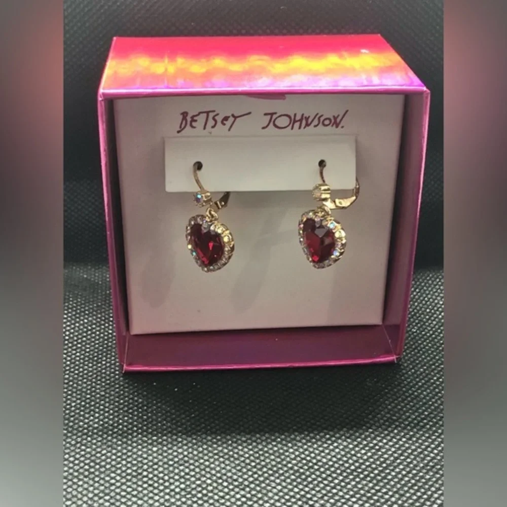 Betsey Johnson heart shaped rhinestones & ruby gemstone dangling earrings‎ new - Picture 12 of 13